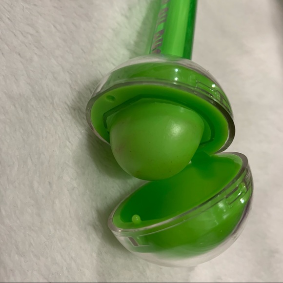 Purple 2 in 1 Lollipop Lip Balm and Lip Gloss Oil Temperature Color Changing NIB - Picture 11 of 11